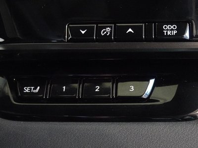 صورة 16 لـ 2023 Lexus RX