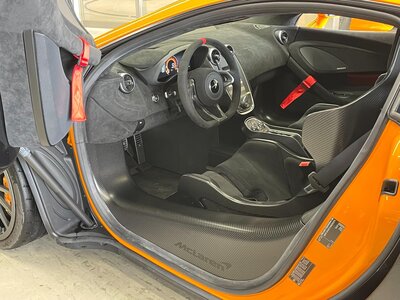 صورة 40 لـ 2020 Mclaren 620R