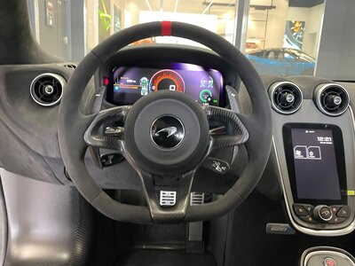 صورة 41 لـ 2020 Mclaren 620R
