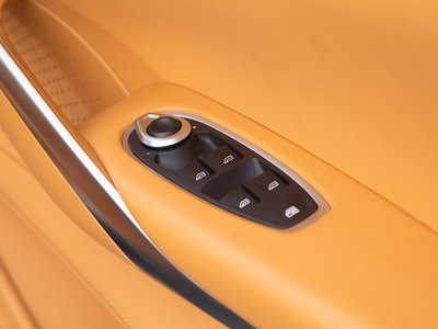 2022 Aston Martin DBX — миниатюра 70