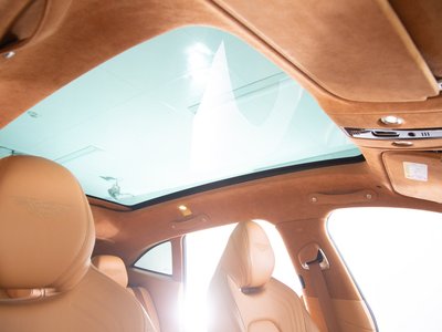 2022 Aston Martin DBX — миниатюра 60