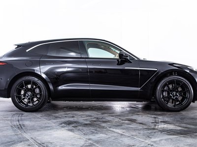 2022 Aston Martin DBX — миниатюра 15