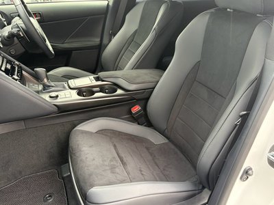 2025 Lexus IS thumbnail 28