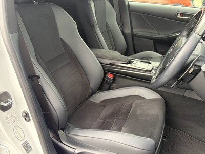 2025 Lexus IS photo 10