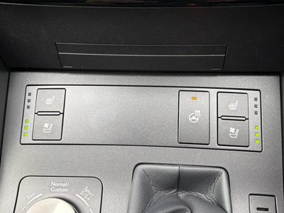 2025 Lexus IS photo 7