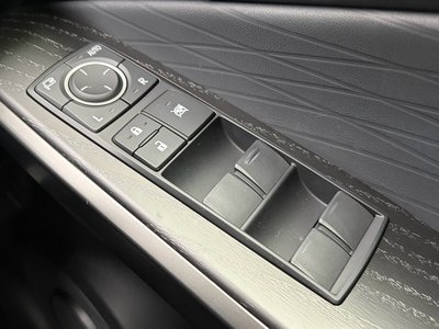 2025 Lexus IS thumbnail 43
