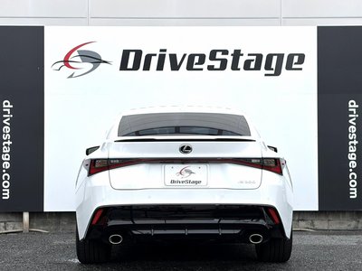 2025 Lexus IS thumbnail 32