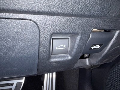 2025 Lexus IS photo 16