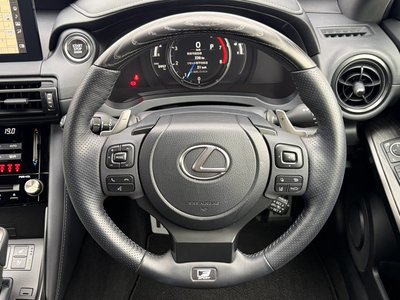 2025 Lexus IS thumbnail 26