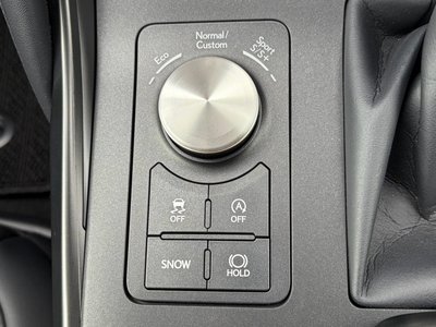 2025 Lexus IS thumbnail 17