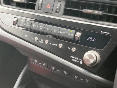 2023 Lexus ES thumbnail 40