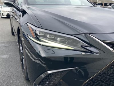 2023 Lexus ES photo 10