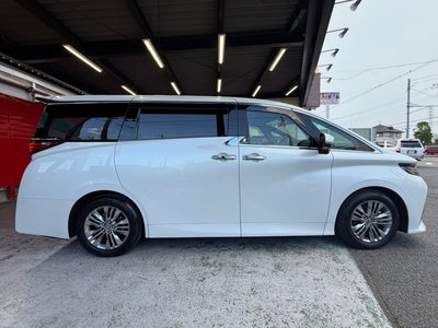 2025 Toyota ALPHARD — фото 4