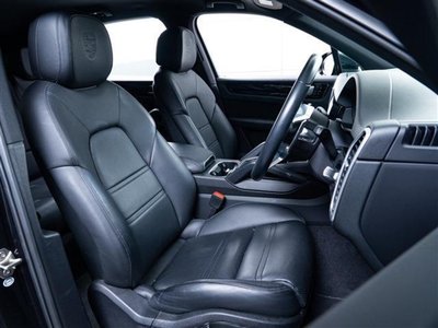 2019 Porsche CAYENNE photo 13