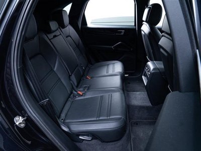 2019 Porsche CAYENNE photo 16
