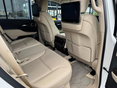 صورة 46 لـ 2024 Toyota LAND CRUISER 300