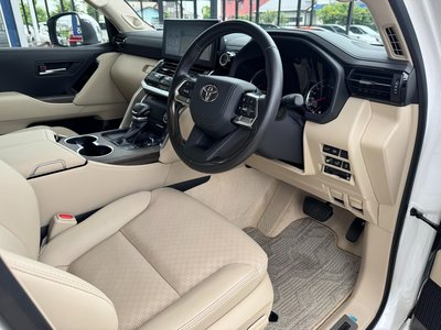 صورة 16 لـ 2024 Toyota LAND CRUISER 300