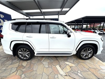 صورة 80 لـ 2024 Toyota LAND CRUISER 300