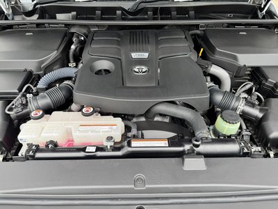 صورة 43 لـ 2024 Toyota LAND CRUISER 300