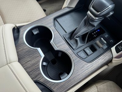 صورة 31 لـ 2024 Toyota LAND CRUISER 300