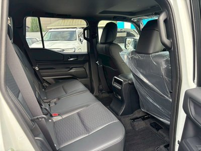 صورة 47 لـ 2025 Toyota LAND CRUISER 250
