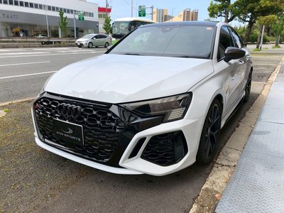 2022 AUDI RS3 SEDAN photo 1