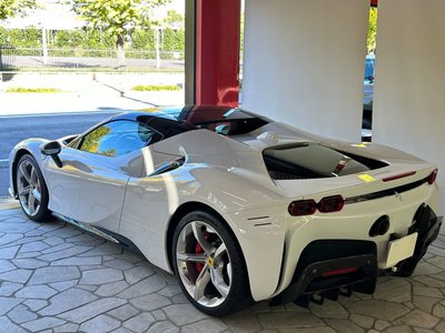 صورة 9 لـ 2024 Ferrari SF90 SPIDER