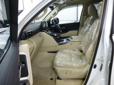 صورة 50 لـ 2025 Toyota LAND CRUISER 300