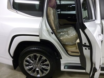 صورة 56 لـ 2025 Toyota LAND CRUISER 300