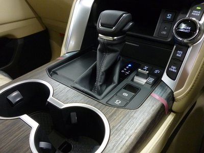 صورة 75 لـ 2025 Toyota LAND CRUISER 300