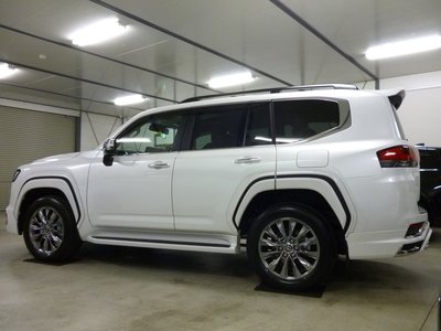 صورة 23 لـ 2025 Toyota LAND CRUISER 300