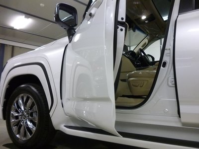 صورة 21 لـ 2025 Toyota LAND CRUISER 300