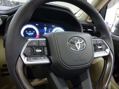صورة 78 لـ 2025 Toyota LAND CRUISER 300