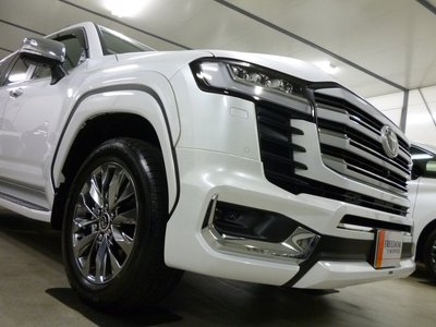 صورة 7 لـ 2025 Toyota LAND CRUISER 300