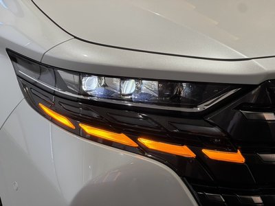 2025 Toyota ALPHARD — фото 16