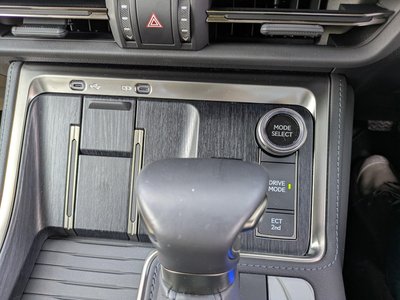 صورة 17 لـ 2025 Lexus GX