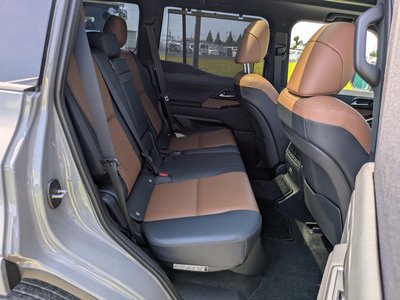 صورة 27 لـ 2025 Lexus GX