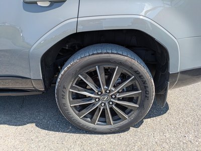 صورة 33 لـ 2025 Lexus GX