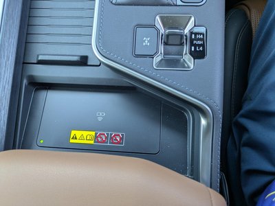 صورة 18 لـ 2025 Lexus GX