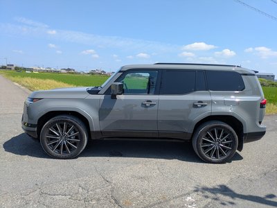 صورة 4 لـ 2025 Lexus GX