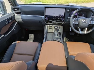 صورة 13 لـ 2025 Lexus GX