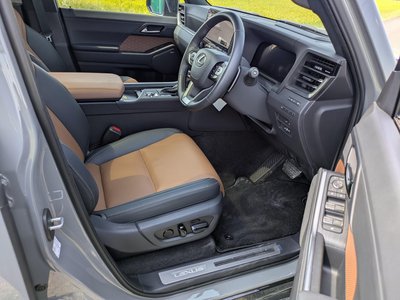 صورة 24 لـ 2025 Lexus GX