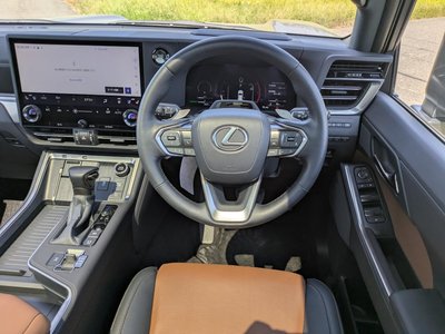 صورة 16 لـ 2025 Lexus GX