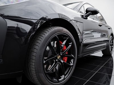 2023 Porsche MACAN photo 16