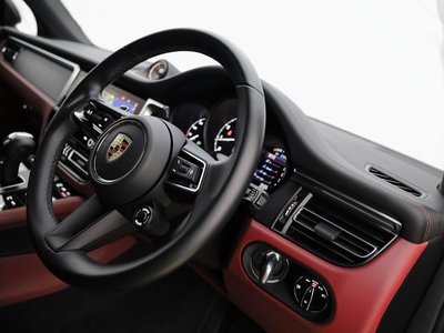 2023 Porsche MACAN photo 24