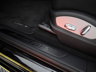 2023 Porsche MACAN photo 40