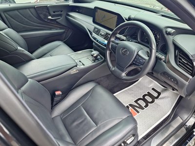2021 Lexus LS photo 12