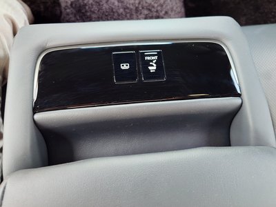 2021 Lexus LS thumbnail 26