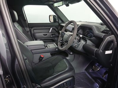 صورة 13 لـ 2024 LAND Rover DEFENDER