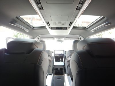 2025 Toyota ALPHARD — фото 9